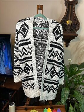 Black & White Geometric Open-Front Cardigan Sweater